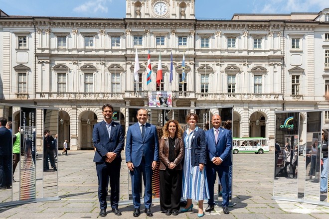 "Look at you!": il Sindaco Lo Russo, l'assessora Foglietta e i vertici Amiat visitano l'installazione