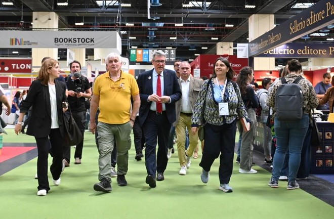 L’appello al voto di Landini al Salone: “Possiamo raggiungere il quorum”