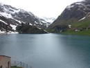 Ciclista cade nel lago di Malciaussia, soccorsa in elicottero