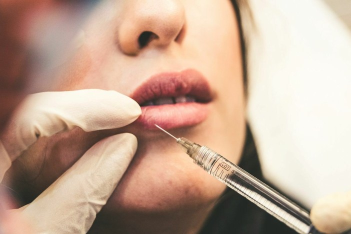 Estetica dello sguardo e terzo superiore del volto: come cancellare i segni di stanchezza senza alterare i lineamenti Estetica dello sguardo e terzo superiore del volto: come cancellare i segni di stanchezza senza alterare i lineamenti
