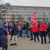 “Tutti al buio”, a Torino un 8 marzo di lotta anche per i lavoratori Enel: i motivi della sciopero
