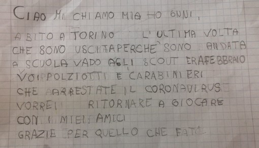 Il messaggio di una bambina ai poliziotti di Torino: &quot;Arrestate il Coronavirus, voglio tornare a giocare&quot;
