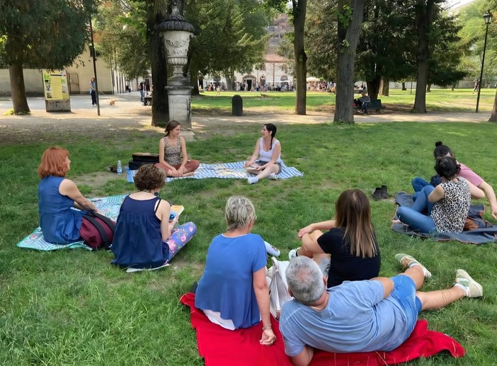 Torna "Libri al Parco", letture di gruppo nelle aree verdi di Torino Torna "Libri al Parco", letture di gruppo nelle aree verdi di Torino