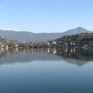 Avigliana, uomo di 55 anni annega nel lago Grande