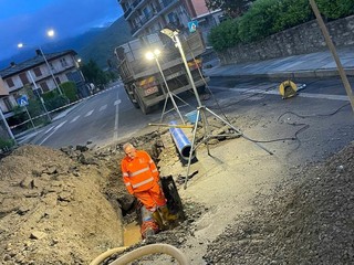 Strada chiusa per una perdita d'acqua