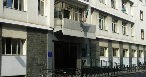L'ingresso del liceo Berti L'ingresso del liceo Berti