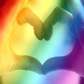 Giornata del Coming Out a Pinerolo: tra riflessioni e la storia di un prete gay