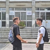 Al Liceo scientifico Einstein escono i primi maturandi: &quot;In molti abbiamo scelto la traccia sul mondo del digitale&quot;
