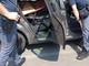 Biciclette di dubbia provenienza e rame dentro l’auto abbandonata
