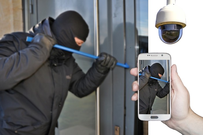 Tre ladri sono stati colti sul fatto dai carabinieri Tre ladri sono stati colti sul fatto dai carabinieri