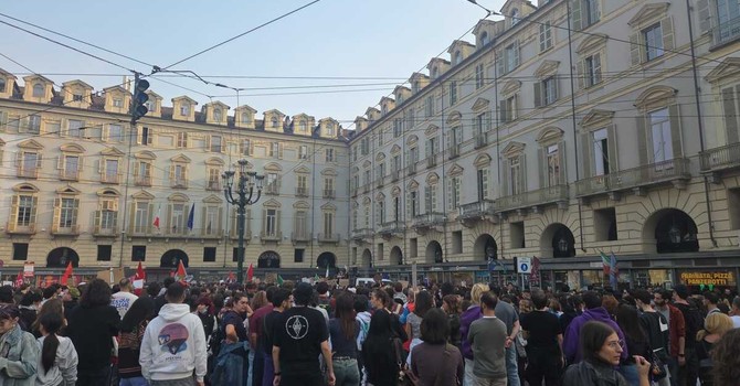 La manifestazione di ieri contro il carovita La manifestazione di ieri contro il carovita