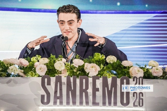 Un pezzo di Torino all’Ariston: Michele Bravi in gara sotto il segno della Sandretto [VIDEO]