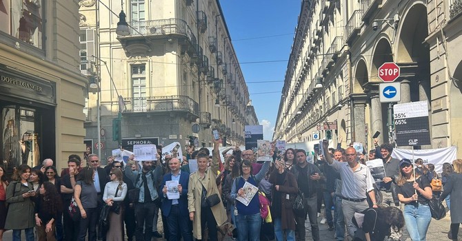 I giornalisti torinesi in piazza per il rinnovo del contratto