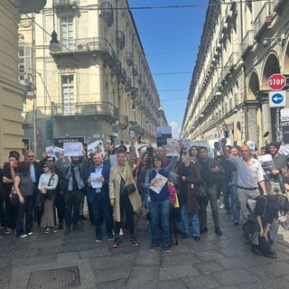 I giornalisti torinesi in piazza per il rinnovo del contratto