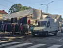 Buche, pochi banchi e scivoli assenti al mercato di piazza Borromini Buche, pochi banchi e scivoli assenti al mercato di piazza Borromini