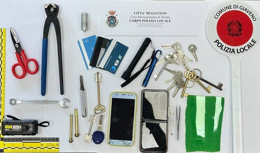 Speronano i vigili dopo il colpo fallito, fermati a Giaveno due truffatori seriali Speronano i vigili dopo il colpo fallito, fermati a Giaveno due truffatori seriali