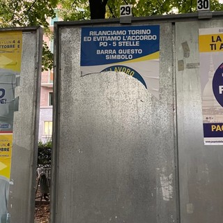 Elezioni, strappati i manifesti di SìTav SìLavoro. Giachino: "E' successo in pieno centro"