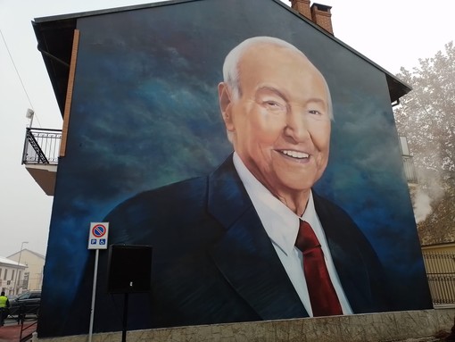 Il murale di Nichelino dedicato a Piero Angela