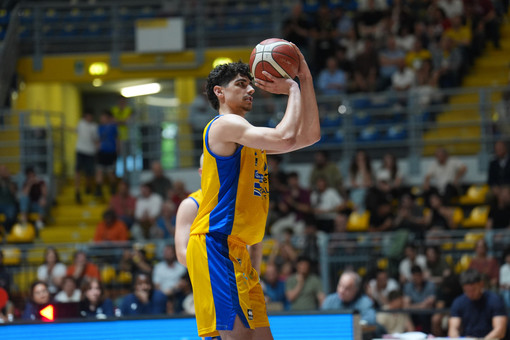Basket, la Reale Mutua Torino conferma Matteo Ghirlanda