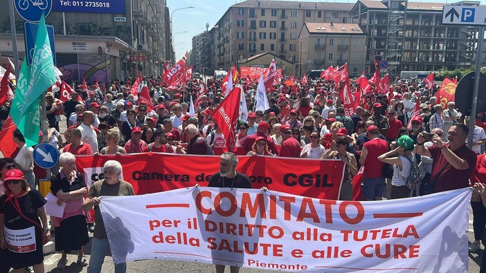 Manifestazione davanti al Grattacielo della Regione Manifestazione davanti al Grattacielo della Regione