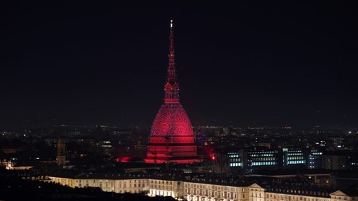 La Mole Antonelliana e il Grattacielo della Regione si illuminano di rosso per il World Heart Day