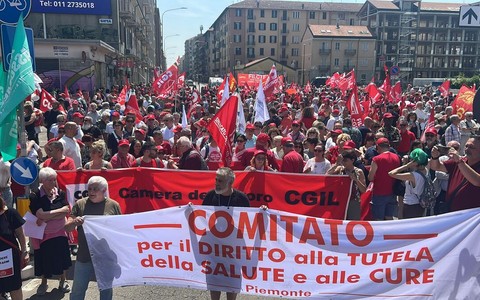 Manifestazione davanti al Grattacielo della Regione