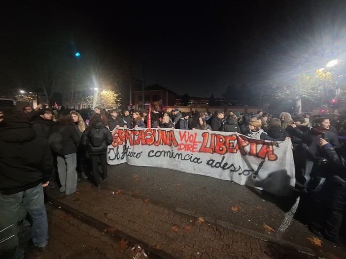 Askatasuna sotto sequestro, la piazza risponde con accuse al governo e al sindaco