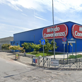 Immagine d'archivio di un punto vendita Mondo Convenienza Immagine d'archivio di un punto vendita Mondo Convenienza