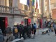 Turisti e visitatori in coda per entrare al Museo del Cinema