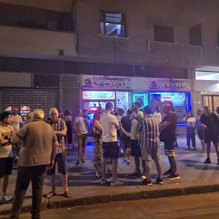 Stop ai minimarket aperti h24: la mobilitazione di FdI parte da corso Taranto Stop ai minimarket aperti h24: la mobilitazione di FdI parte da corso Taranto