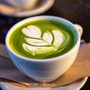 Matcha caffè: perché il tè verde in polvere è entrato nei coffee shop italiani