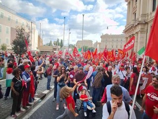 La Fiom torinese sfila a Roma durante la manifestazione nazionale La Fiom torinese sfila a Roma durante la manifestazione nazionale