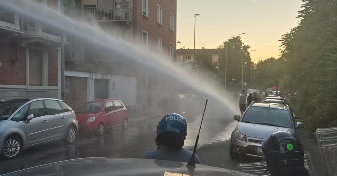Il momento di maggior tensione in via Sempione Il momento di maggior tensione in via Sempione