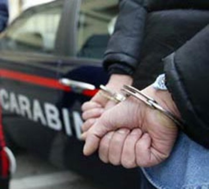 Villanova d'Albenga: 25enne torinese arrestato dai carabinieri per resistenza e violenza a pubblico ufficiale