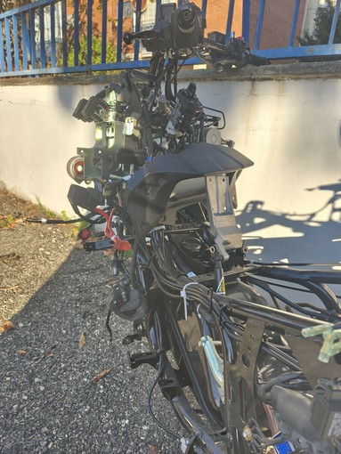 La carcassa della moto completamente smontata La carcassa della moto completamente smontata