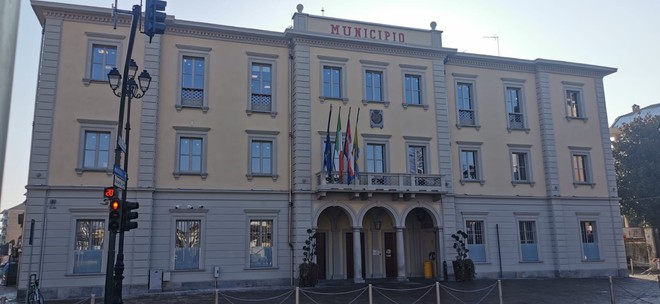 Una immagine del palazzo comunale di Nichelino