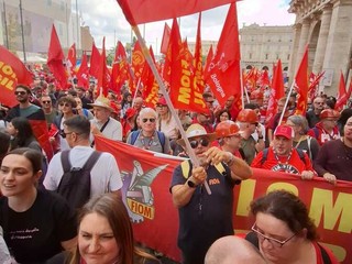 La Fiom torinese sfila a Roma durante la manifestazione nazionale La Fiom torinese sfila a Roma durante la manifestazione nazionale
