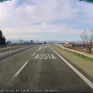 In monopattino in tangenziale nord: folle sfida di alcuni ragazzini