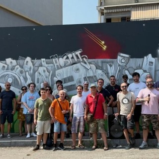 Nichelino, pulito e restituito a nuova vita il murale della pace vandalizzato