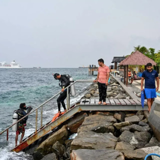 Recuperati i corpi dei sub morti alle Maldive [foto: AdnKronos]