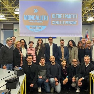 Foto di gruppo dei candidati della lista civica Moncalieri più di prima