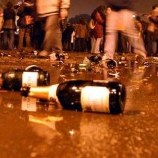 Residenti esasperati da schiamazzi e musica fino all’alba, raccolte 300 firme di protesta Residenti esasperati da schiamazzi e musica fino all’alba, raccolte 300 firme di protesta