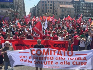 Manifestazione davanti al Grattacielo della Regione Manifestazione davanti al Grattacielo della Regione