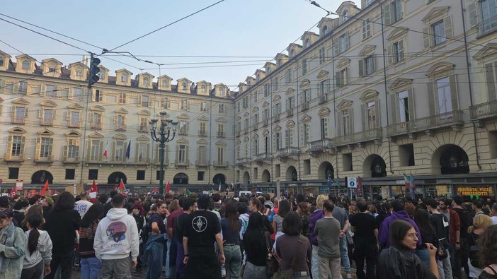 La manifestazione di ieri contro il carovita La manifestazione di ieri contro il carovita