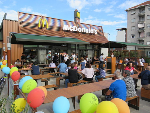 Il McDonald's di Settimo, il giorno dell'inaugurazione