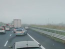 Sorpassa nella corsia d'emergenza per evitare la coda in tangenziale: inseguito e sanzionato dalla Polizia Stradale
