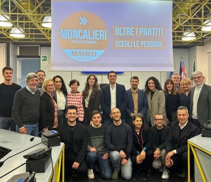 Foto di gruppo dei candidati della lista civica Moncalieri più di prima