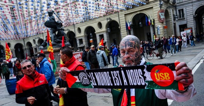 È il giorno dello sciopero generale: Torino torna in piazza dopo gli scontri, ma sui trasporti scatta la precettazione È il giorno dello sciopero generale: Torino torna in piazza dopo gli scontri, ma sui trasporti scatta la precettazione