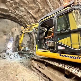 La linea 1 della metro è sempre più lunga, concluso lo scavo del tunnel a Cascine Vica: “Ora portiamola fino a Rivoli” [FOTO E VIDEO]