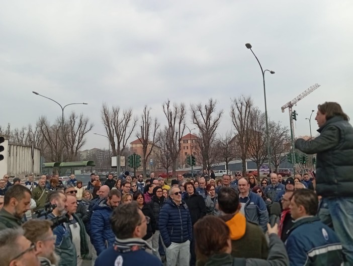 Mirafiori, nuovo sciopero fuori dai cancelli: &quot;Situazione al limite&quot;. E dal 31 marzo termina anche Levante [FOTO]